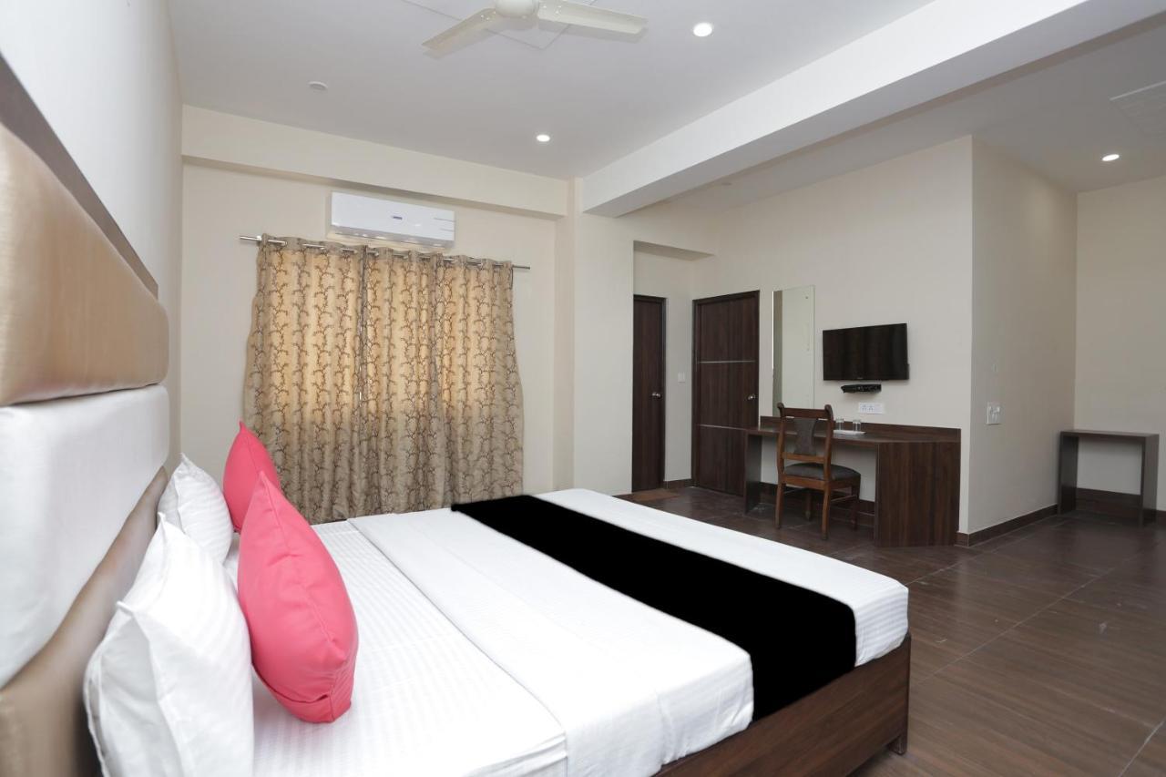 Capital O 37423 Golden Leaf Hotel Dehradun Exterior foto