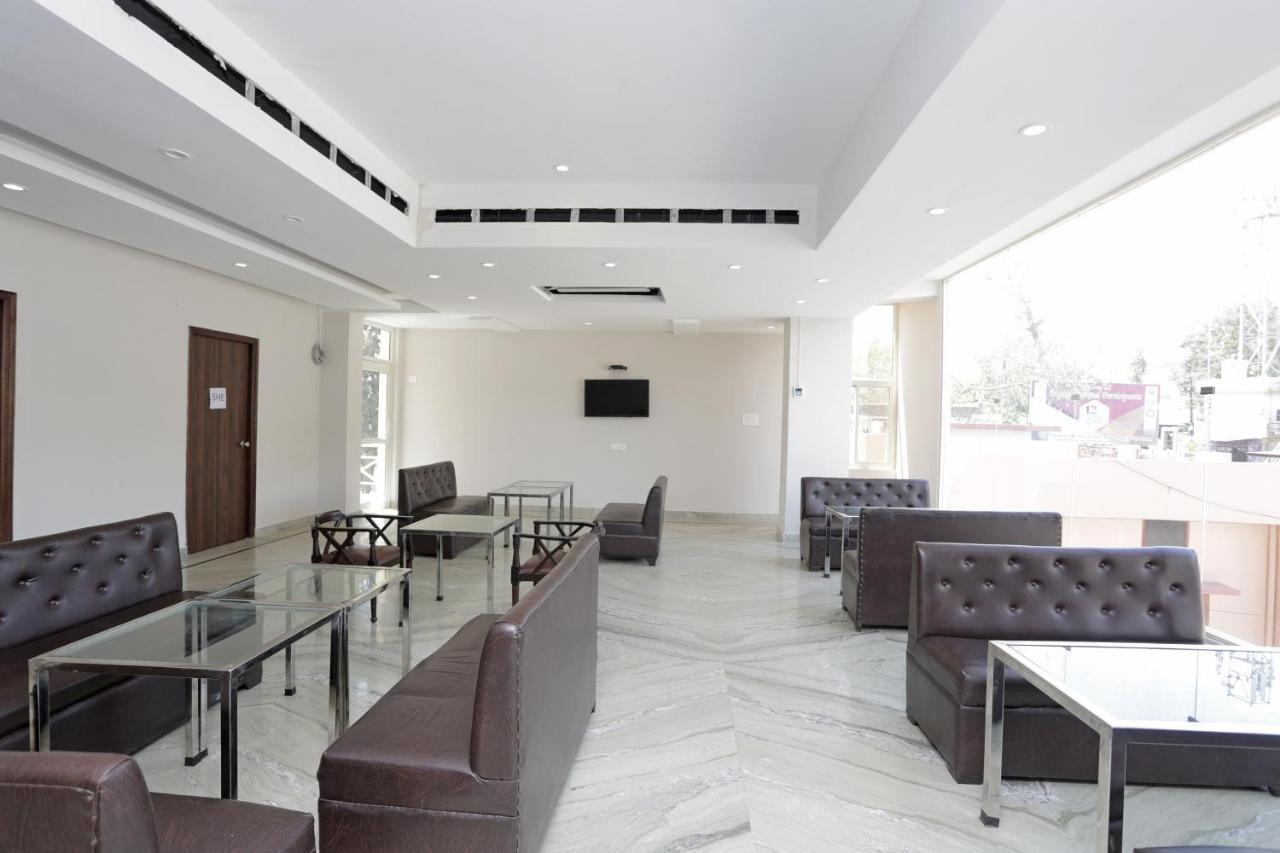 Capital O 37423 Golden Leaf Hotel Dehradun Exterior foto